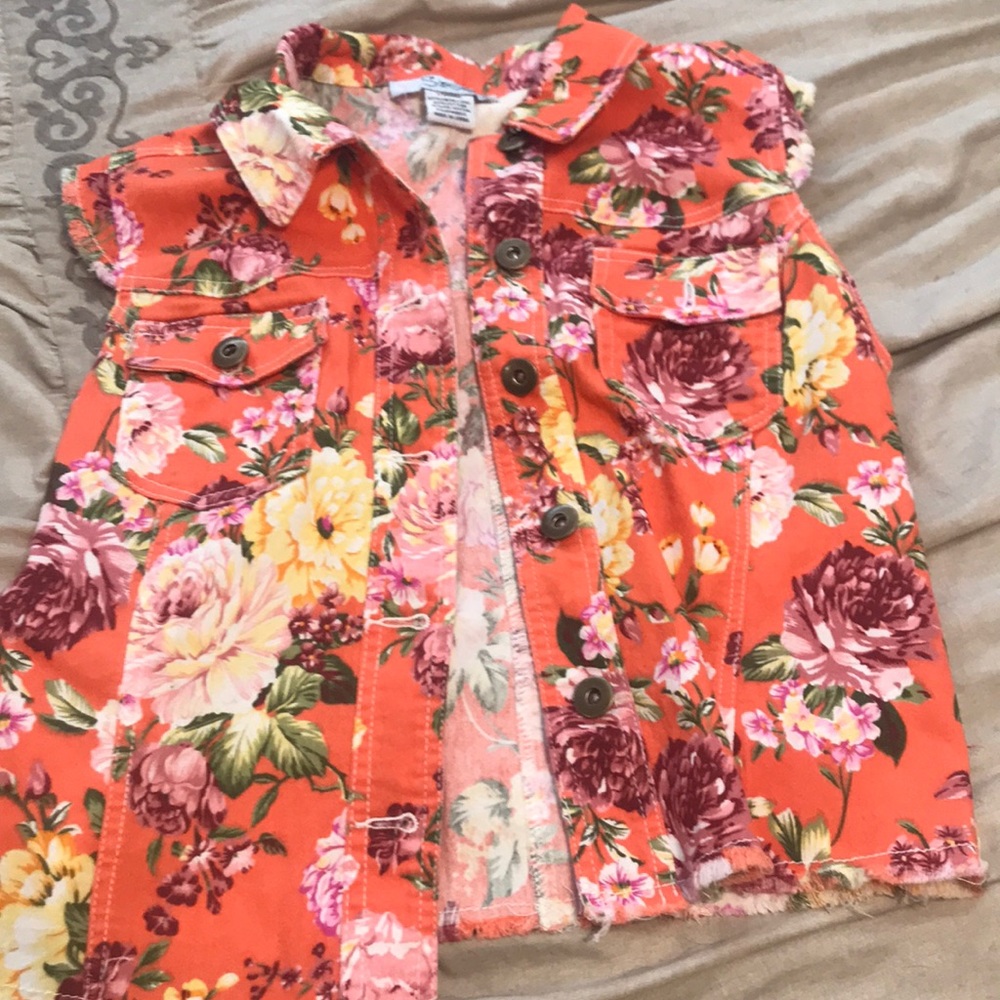 Cute Floral peach jean vest!